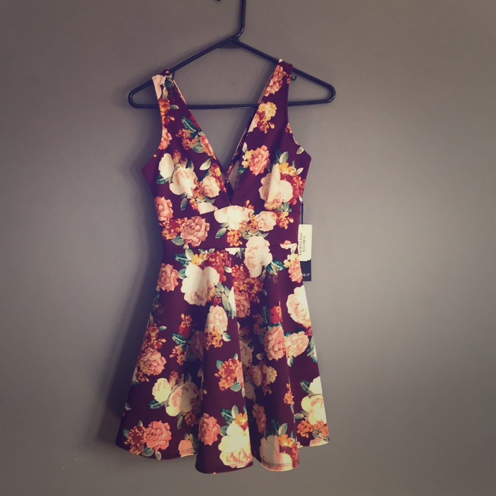 Floral brand new forever21 peep hole dress